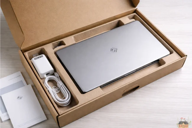 QY-45Y3-Q8W32 unboxing image showing laptop, USB-C charger, and box contents
